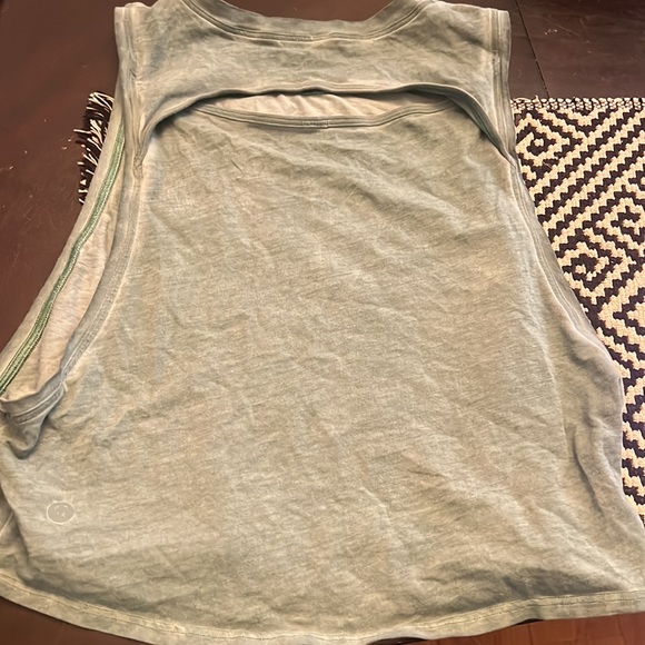 Lululemon sculpt tank top back vent - Picture 2 of 3